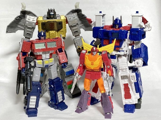 トランスフォーマー ・ザ・ムービー35周年なのか…。スタジオシリーズでも展開中だし、Blu-ray出すとかサブスクで配信とかすれば良いのになぁ。 