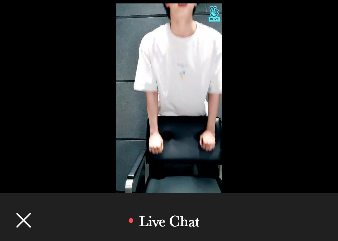 aigooaio's tweet photo. kim seokjin actually listen's~he came live and made me laugh like a hooligan, made me scream like an insane maniac 😂💃 #JIN <3 https://t.co/yIBype8Wcf
