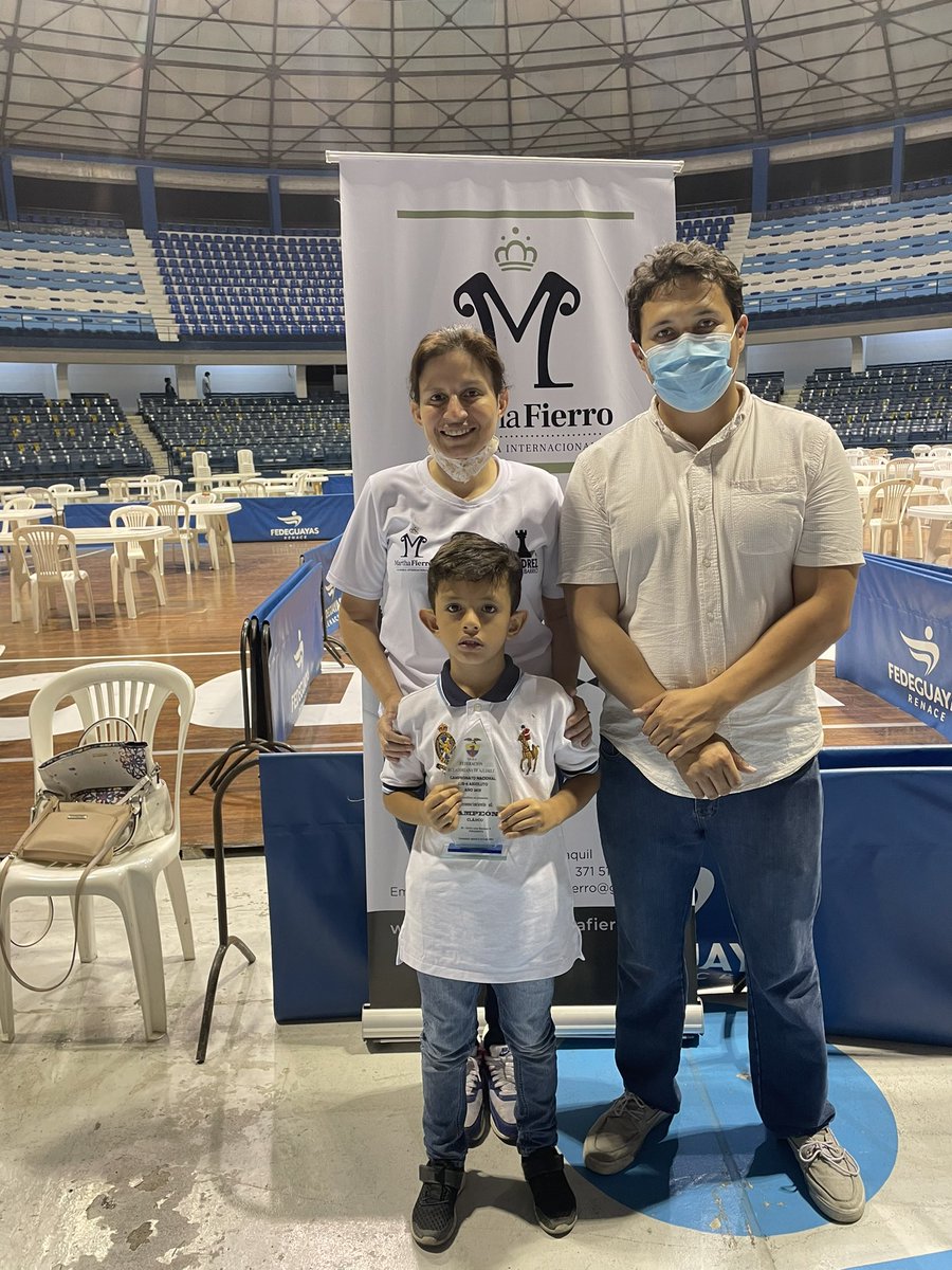 lisbethsuarez88's tweet photo. Premiacion campeonato nacional online de ajedrez sub 6 sub 7 y presencial sub 8..Muchas felicidades mi campeón !!#aaronvalverde @FedEcuAjedrez @Jaimeba80123781 @EmilioBastidas4 @MarticaFierro https://t.co/CAMPhHq92d