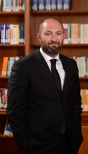 DenizARAS2's tweet photo. İnsan , aynı sıraları , aynı yatakhaneyi paylaştığı arkadaşının bir gün gelip de aynı okula müdür olduğu haberini alınca gururdan ağlıyormuş meğer.

Galatasaray Lisesi öğrencileri henüz ne kadar şanslı olduklarını bilmiyorlar ama yakında öğrenecekler https://t.co/TbBVIS8pG2