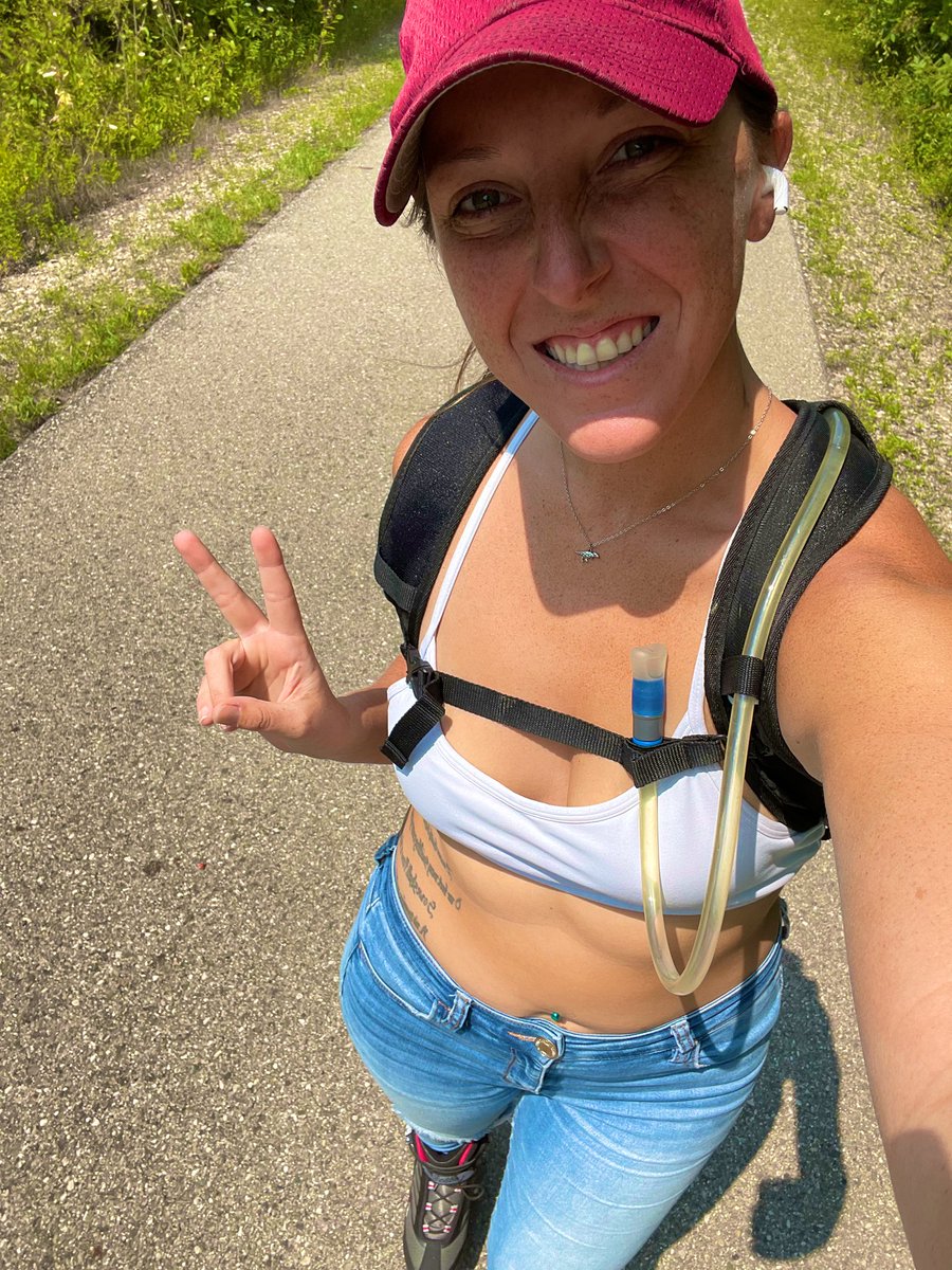 IzzyGraceL's tweet photo. Sometimes I wear clothes 🛼 #HappyMonday #rollerblade #greenway #relax #sunshine https://t.co/6c5sWUTVKu