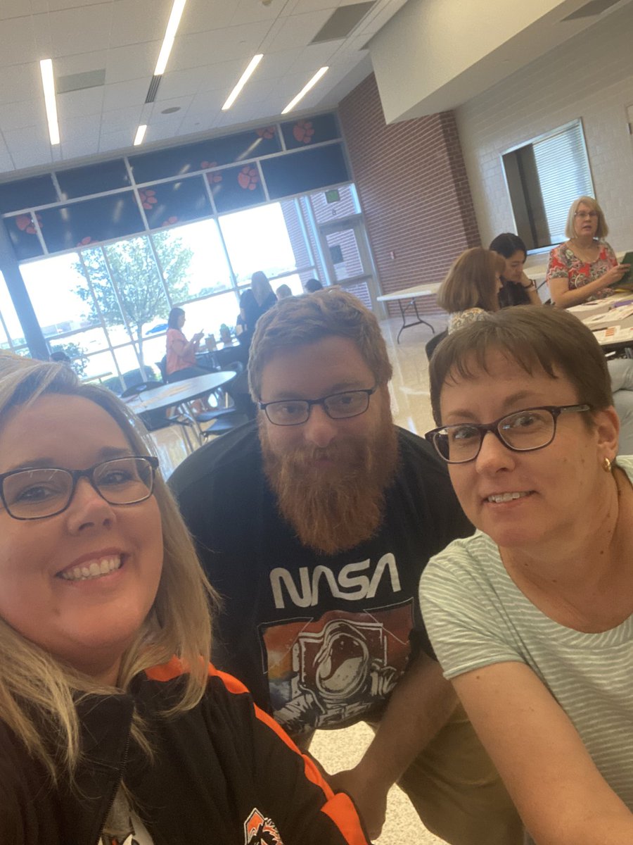 Learning with my new <a href="/CoderElementary/">Coder Elementary</a> friends! #AISDbacktothefocus #growinggreatness