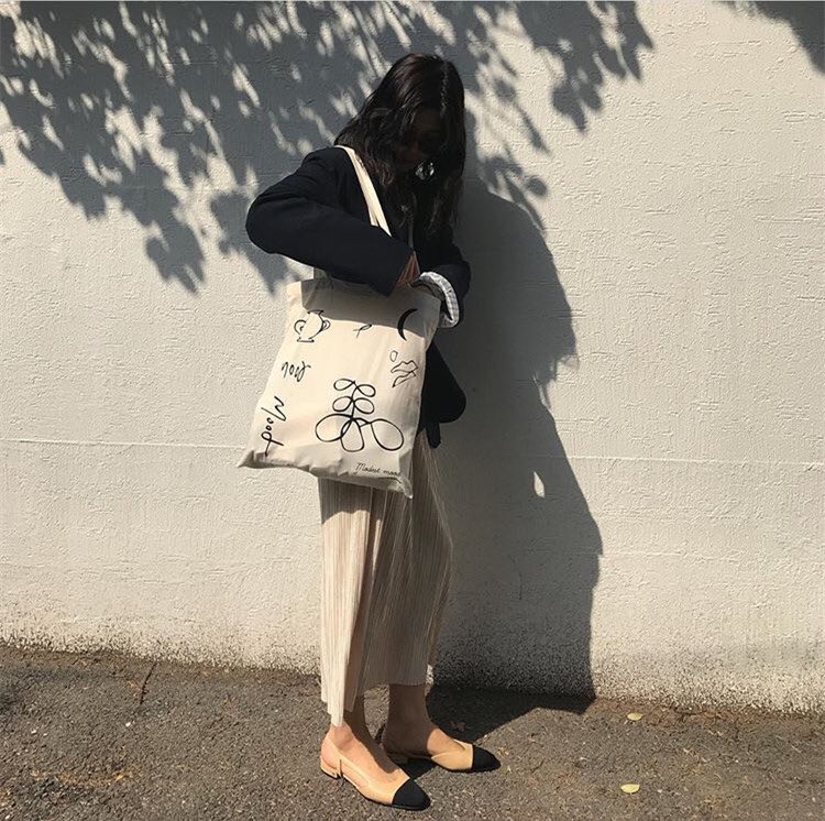 jakaikaaa's tweet photo. =͟͟͞♡ Price : 159฿.- | 𝚌𝚘𝚍𝚎: 𝟷𝟺𝟼
εїз ส่งฟรีflash 
εїз วัสดุ : ผ้า cotton
εїз ขนาด : กว้าง 34*สูง 38 cm 
εїз สายสะพายยาว 30 cm 
εїз ใส่หนังสือ / A4 / ไอแพดได้💖

#กระเป๋าผ้า #กระเป๋าไอแพด #กระเป๋า #ก���ะเป๋าสะพายข้าง #รับตัวแทน #กระเป๋าเกาหลี #ถุงผ้าเกาหลี https://t.co/iTmwpZ2s5m