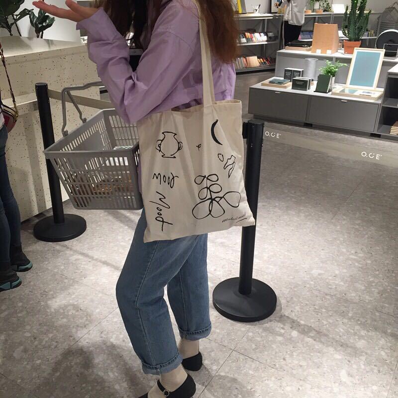 jakaikaaa's tweet photo. =͟͟͞♡ Price : 159฿.- | 𝚌𝚘𝚍𝚎: 𝟷𝟺𝟼
εїз ส่งฟรีflash 
εїз วัสดุ : ผ้า cotton
εїз ขนาด : กว้าง 34*สูง 38 cm 
εїз สายสะพายยาว 30 cm 
εїз ใส่หนังสือ / A4 / ไอแพดได้💖

#กระเป๋าผ้า #กระเป๋าไอแพด #กระเป๋า #ก���ะเป๋าสะพายข้าง #รับตัวแทน #กระเป๋าเกาหลี #ถุงผ้าเกาหลี https://t.co/iTmwpZ2s5m