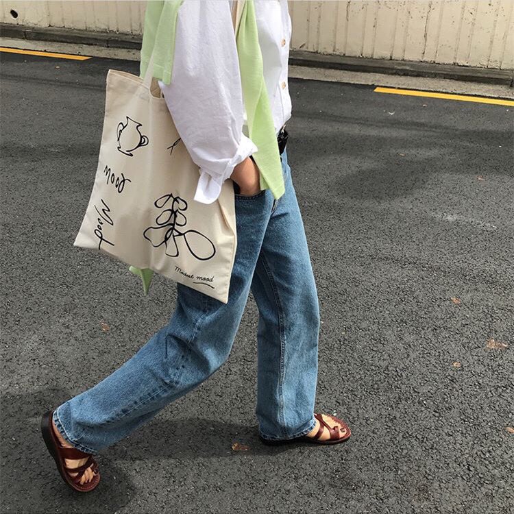 jakaikaaa's tweet photo. =͟͟͞♡ Price : 159฿.- | 𝚌𝚘𝚍𝚎: 𝟷𝟺𝟼
εїз ส่งฟรีflash 
εїз วัสดุ : ผ้า cotton
εїз ขนาด : กว้าง 34*สูง 38 cm 
εїз สายสะพายยาว 30 cm 
εїз ใส่หนังสือ / A4 / ไอแพดได้💖

#กระเป๋าผ้า #กระเป๋าไอแพด #กระเป๋า #ก���ะเป๋าสะพายข้าง #รับตัวแทน #กระเป๋าเกาหลี #ถุงผ้าเกาหลี https://t.co/iTmwpZ2s5m