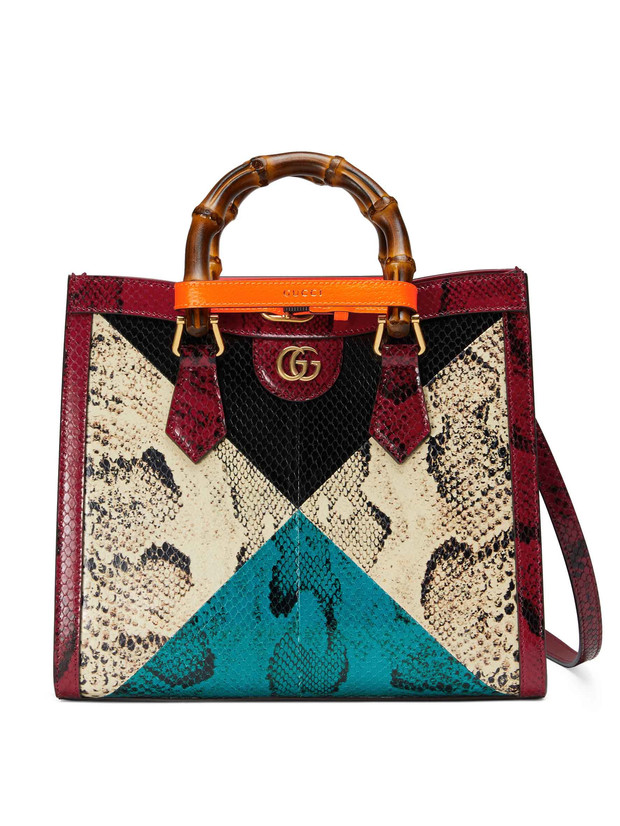 GraziaMexico's tweet photo. Convertido en uno de los It Bags de los `90, #Gucci trae de regreso uno de los bolsos favoritos de la princesa Diana y un clásico de los archivos de la casa italiana: #GucciDiana
#Tendencias2021 #ItBags #Bolsos @gucci #Accesorios2021 https://t.co/dp5jVEQNfQ