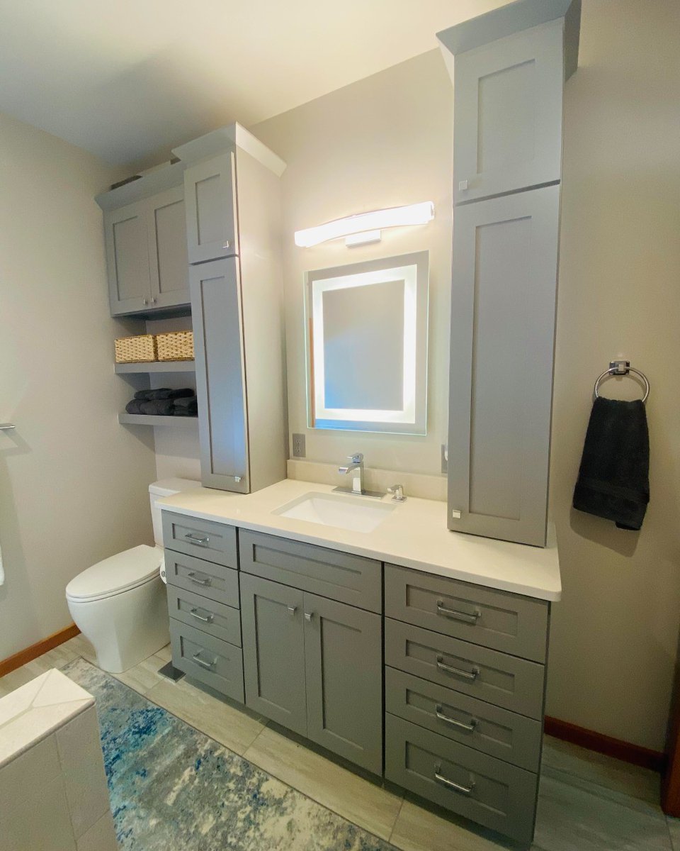 DesignCenterCMS's tweet image. Before/After photos for your Monday morning. Designer Tracy Gioielli helped this customer update their bathroom into a dreamy &amp;amp; functional space. Stop by or give us a call to see how we can help you to transform your home!