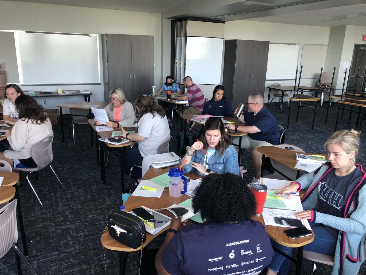 Haskett math teachers sharing and discussing what they read from articles about video recording… #WeAreHaskett <a href="/PrincipalPaz/">Dr. David Paz</a> <a href="/LaurenRedeker/">Lauren Redeker</a> <a href="/zim_jackie/">Jackie Zimmerman</a> @elizabeth_etter <a href="/ashpsaunders/">Ashley Matthews</a> <a href="/ScienceMoline/">Kristine Moline</a>