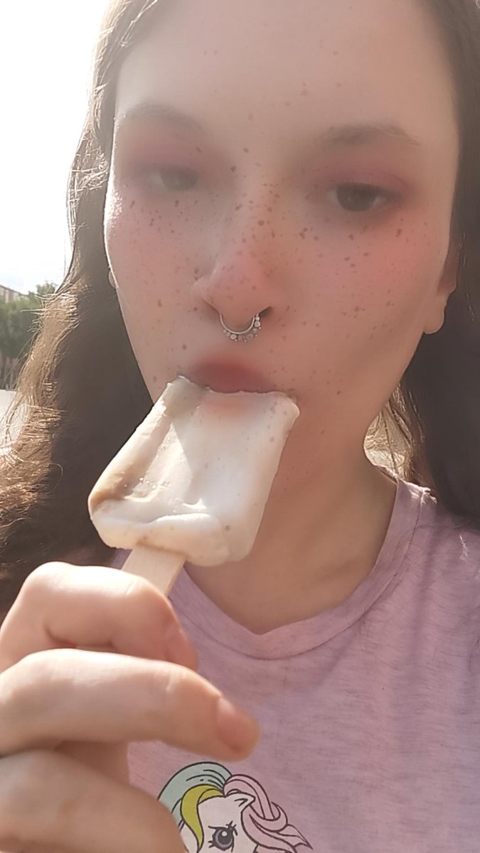 Juliana95611115's tweet photo. https://t.co/NuLpD5x6pc
Clique, c'est mon anniv dans 5 jours et je vous ai préparé des surprises.
Here too : https://t.co/wqvvfEIUf7

.

#90sbabe #summer #icecream #girlslovegirls #onlyfans #mymfans #model #actricex #pierced #septum #naughty #sensuelle #hotgirl #hot #filmsx #nude https://t.co/J7bMkuKVI9