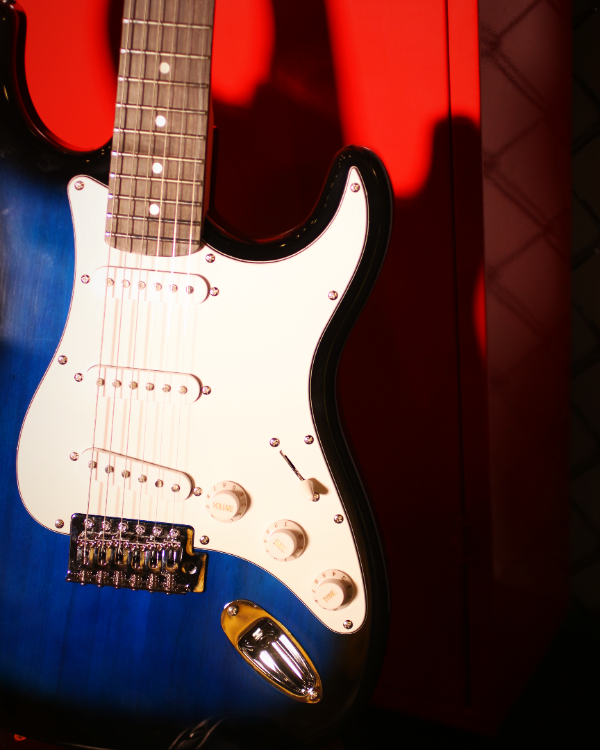 vogga's tweet photo. Mais uma dela porque pode, né?! Deixe um coração azul nos comentários se você curte a Strato  BS 💙

#vogga #instrumentosmusicais #voggainstrumentos #strato https://t.co/hLDdtKFZ93
