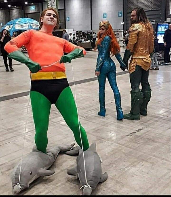 DeadCellVg's tweet photo. Haven't been on Twitter for awhile. Soooo...heres some memes. #DCEU #cosplay #swag https://t.co/XNuYdtx0Q3