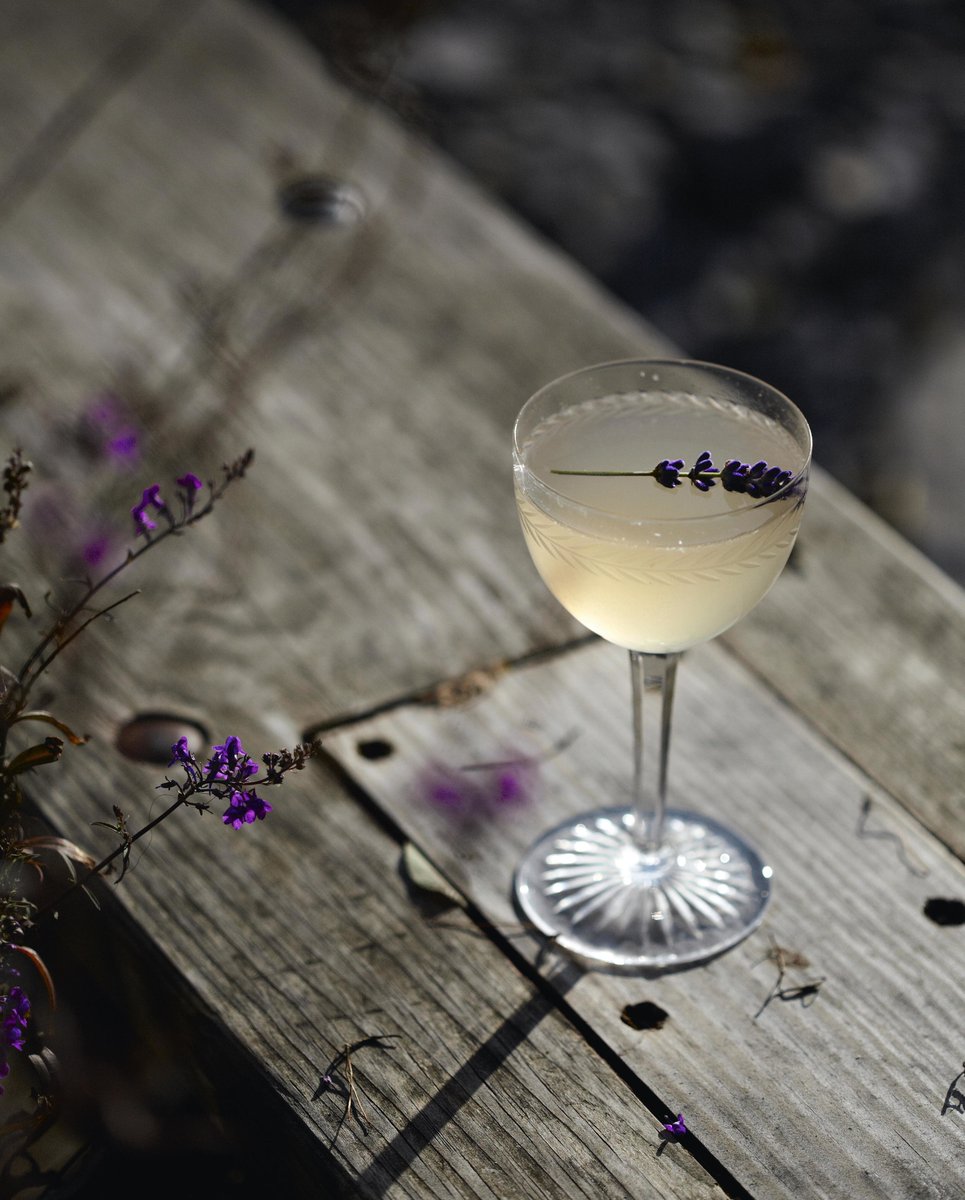 cutoutandkeep's tweet photo. 🍸#CocktailRecipe: Lavender Bee’s Knees by @Lottiemuir from Wild Cocktails from the Midnight Apothecary @MAKEetcBooks - https://t.co/idLMviMM77
@rylandpeters #cocktail #cocktailmixing #mixology #drinkrecipe #drinkrecipes #drinkmixing #recipe #drink #diydrink #drinkmaking https://t.co/XP1GUjr4Zj