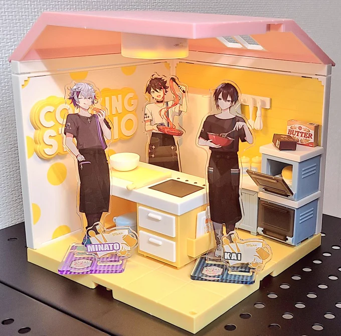 グッズ飾るのにきゃわなやつ出来たから見て 