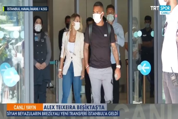 🦅 Alex Teixeira, İstanbul'da!

Brezilyalı oyuncunun karantina süreci nedeniyle taraftar karşılaması yapılmadı.