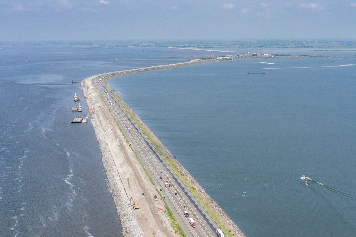 Deze week voorspelt zonniger weer! Ook op #DeAfsluitdijk zal de zon weer schijnen. Op die momenten ligt de dijk er extra mooi bij. Kijk maar! 👇 

Heb jij ook een zomerplaatje gemaakt op de Afsluitdijk? Deel hem met #MijnAfsluitdijk. Wij zijn benieuwd!