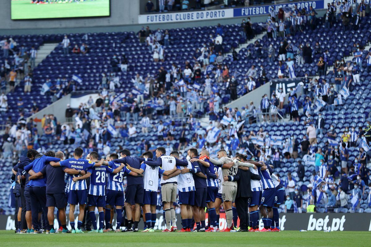 FCPorto's tweet photo. Marca Porto ®

6⃣ jogadores formados no FC Porto foram utilizados frente ao Belenenses

ℹ #Sabiasque desde a época 1996/97 que não havia tantos jogadores da formação na estreia na Liga?

#FCPorto #MarcaPorto #FCPBEL #ComoNósUmdeNós https://t.co/I89Idn3St5