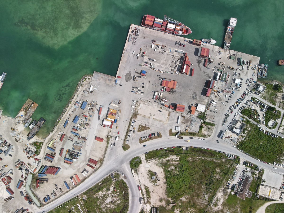 MOPW242's tweet image. ABACO, BAHAMAS - In the aftermath of Hurricane Dorian, the Marsh Harbour port was filled with debris. 

The MOPW awarded the cleaning contract to S &amp;amp; B Construction and Equipment Rental. The debris removal is now complete.

📷MOPW