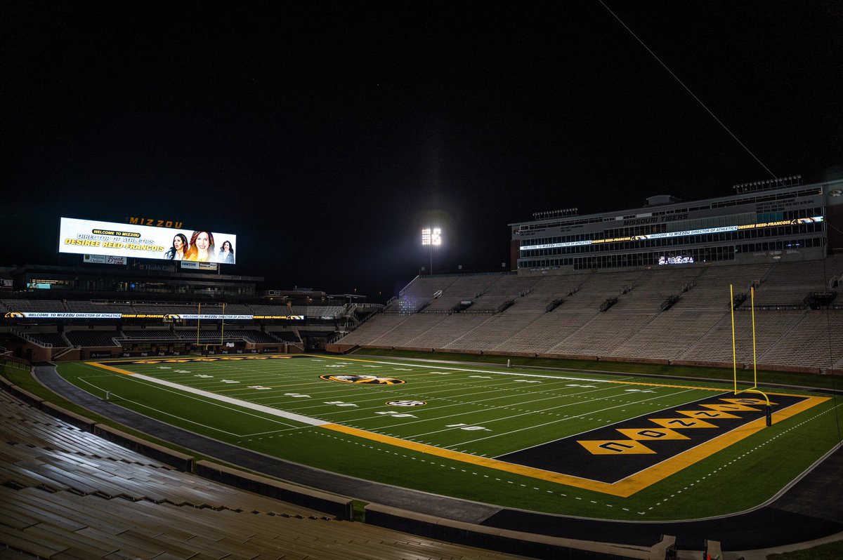 Had to light up Faurot and share the news last night 💡💡

#MIZ🐯