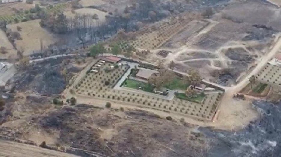 CHP’li Manavgat Belediye Başkanı Şükrü Sözen’in yangından korunan villası CHP’nin bütün kodlarını teşhir ediyor. Halktan kopuk ve steril zihniyetin siyaseti işte bu kadar sahtedir.
#YanmayanVilla