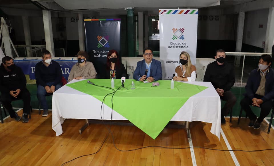 JorgeAWozniczka's tweet photo. 🔰 Clubes al Día  🔰
👉 Precedido por nuestro Intendente @GustavoPorChaco, procedimos a firmar  un convenio de canje de deuda con los primeros 4 clubes de Resistencia.
👉 Pusimos en marcha el programa “El #Club al #Día”, iniciativa que permite a las instituciones deportivas https://t.co/B5w6Nt0xcL