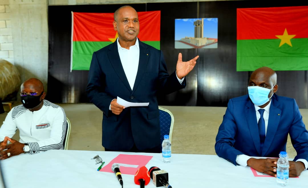 BurkinaMae's tweet photo. Le ministre #AlphaBarry a procédé ce lundi 09 août 2021 à Abidjan, en République de Côte d'Ivoire, à la relance des travaux en vue de la poursuite et de l'achèvement de la construction de la #MaisonduBurkina Faso dans cette ville. https://t.co/xBiMylCNBu https://t.co/Z4is0O9RX3