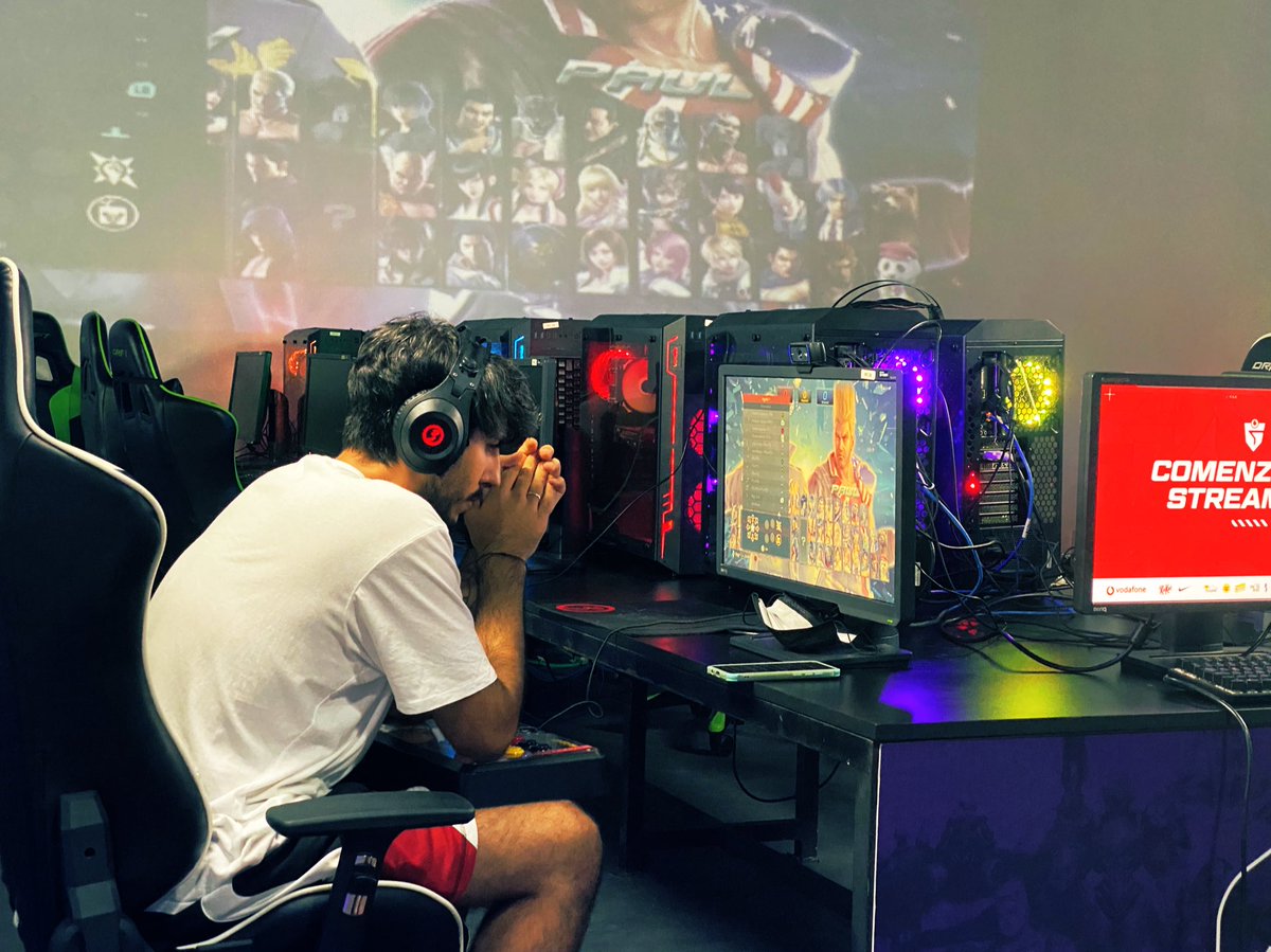 ¡Empezamos el Málaga Clash! twitch.tv/caipermg