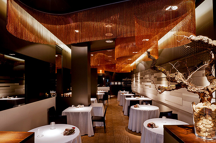 YourKeyToTravel's tweet image. Cinc Sentits ("Five Senses") is a Michelin-starred restaurant located in the upscale Eixample area in #Barcelona #Spain. It's owned by self-taught chef Jordi Artal and features modern interpretations of Catalán cuisine. bit.ly/3iyjM5d