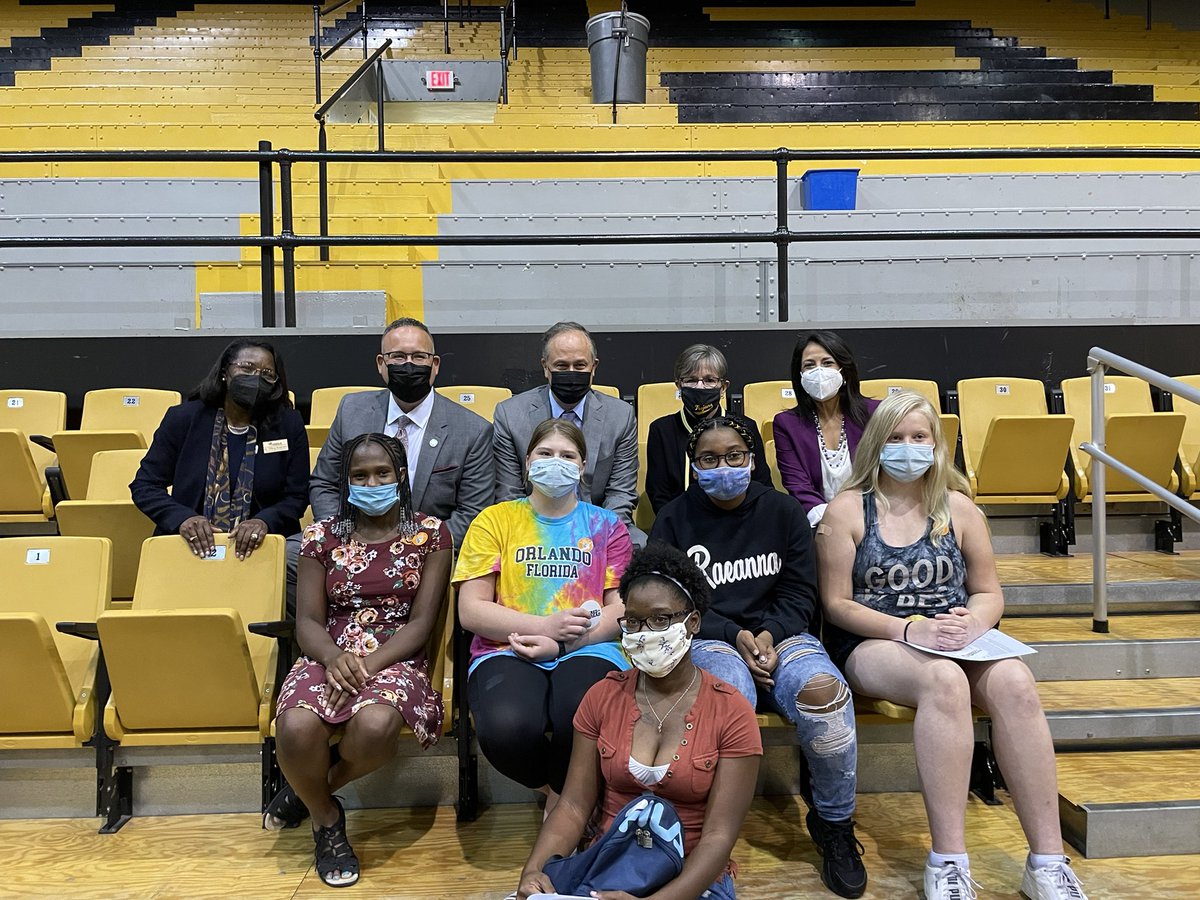 Dasharyl's tweet photo. The Second Gentleman, Secretary of Education, Governor and I heard student athletes share that they donโt want to miss another season. Please get vaccinated. โฅ๏ธ #TopekaHigh #Trojans Thank you Students, Dr. Anderson & Ms. Morrissey! https://t.co/sXpjOhlOJq