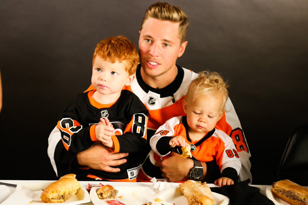 NHLFlyers's tweet photo. Family. Cheesesteaks. @GrittyNHL. 

The Atkinsons are officially Philadelphians. https://t.co/EV88E26sZM