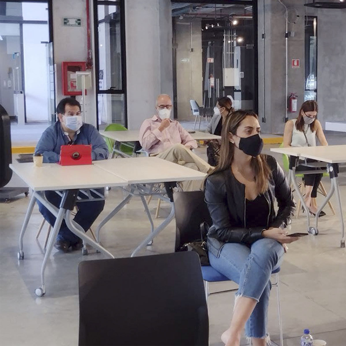 IMUVI_GDL's tweet photo. El día de hoy se llevó a cabo la Junta Aclaratoria FCCD/LPN05/2021 de la Licitación Pública de los Terrenos del Fideicomiso Maestros de Ciudad Creativa Digital. https://t.co/tgpkWISGCo