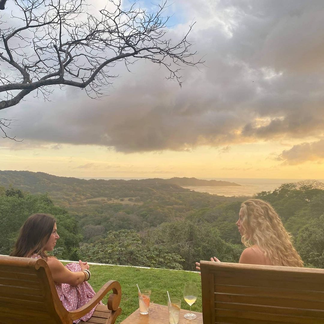 TierraMagnifica's tweet photo. Conversations with friends, plus cold cocktails and stunning sunsets....this is how beautiful moments are made! ✨ August is the last month of our 𝐒𝐭𝐚𝐲 𝟒 𝐍𝐢𝐠𝐡𝐭𝐬/ 𝐏𝐚𝐲 𝐟𝐨𝐫 𝟑 promotion! Book your getaway now: https://t.co/qAblQfNYsf 
#luxuryhotel #tierramagnifica https://t.co/hBi9QRcdmv
