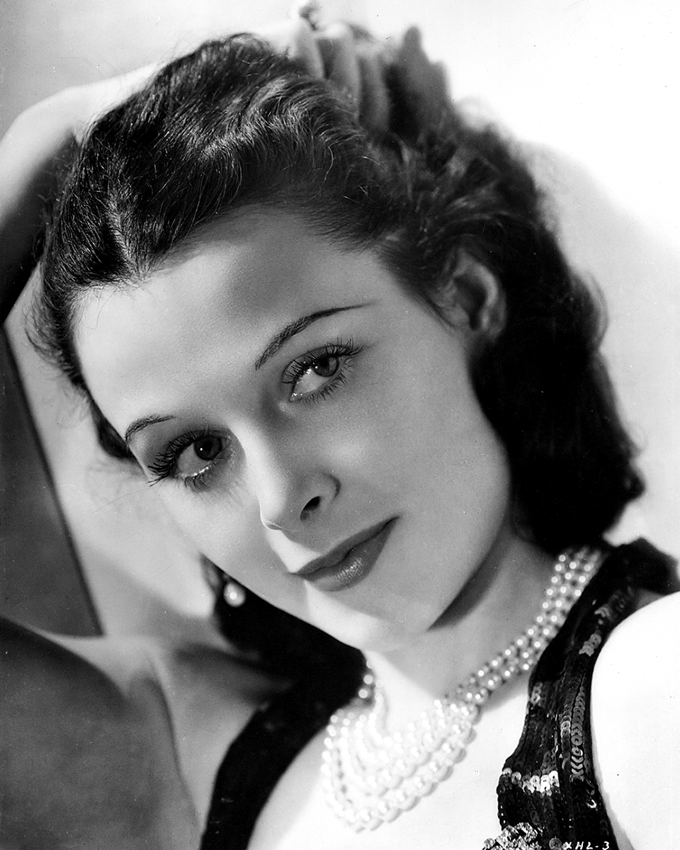 hedyarchive's tweet photo. Hedy Lamarr photographed by Clarence Sinclair, 1938. https://t.co/O62OT1je8A
