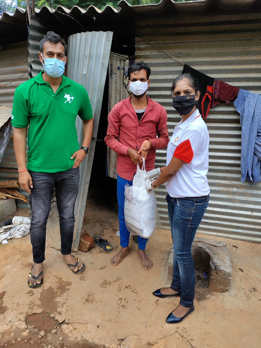agarwalvikash4u's tweet photo. Part of being a person is about helping others😇🤝

Robin Hood Army Bangalore has distributed 100 grocery kits to a slum near Jalahalli and Kodigehalli

Thanks to @airvistara and @Pmrelocations for all the support 🙌💚

@rha_india #RHABangalore #inthistogether #mission28states https://t.co/aQDNcZEace