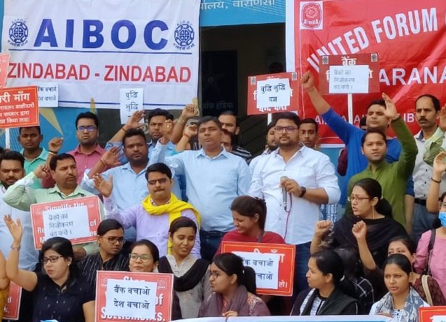 जब सियासत घमंड के नशे में चूर हो जाती हैं,
तब वो जनता के दिल से बहुत दूर हो जाती है।
#GoPrivatisationGo 
<a href="/SunilKu92687431/">Sunil Kumar</a> <a href="/sanjaybpi/">Sanjay Das</a> <a href="/aiboc_in/">All India Bank Officers' Confederation (AIBOC)</a> <a href="/BJP4India/">BJP</a> <a href="/BJP4UP/">BJP Uttar Pradesh</a> <a href="/chitraaum/">Chitra Tripathi</a> <a href="/GouravVallabh/">Prof. Gourav Vallabh</a> @KhanSir_Bihar <a href="/MamataOfficial/">Mamata Banerjee</a> <a href="/RahulGandhi/">Rahul Gandhi</a> <a href="/priyankagandhi/">Priyanka Gandhi Vadra</a> <a href="/GouravVallabh/">Prof. Gourav Vallabh</a> <a href="/priyanka94meena/">Priyanka Meena</a>