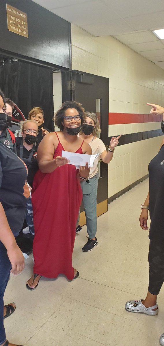LinneaSGarrett's tweet photo. What could be in the gym? Black team #RaptorRace21 https://t.co/zfOE0RzsPT