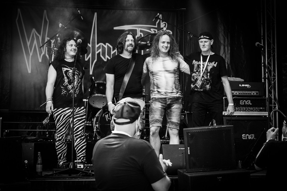 WitchhunterBand's tweet photo. Zahlreiche Hexen 🧙‍♀️ auf dem Eselsberg 🪓 aufgespürt und die 🧫 C-Witch das Fürchten gelehrt. Leider diesmal ohne 📸 Bühnenselfie, wir sind untröstlich 😥 Stattdessen After-Hunt-Picture von https://t.co/LPpkuSewTg Tom. Großartiges #OpenAir #festival im #Hexenhaus #ulm https://t.co/IqNYNByF4e