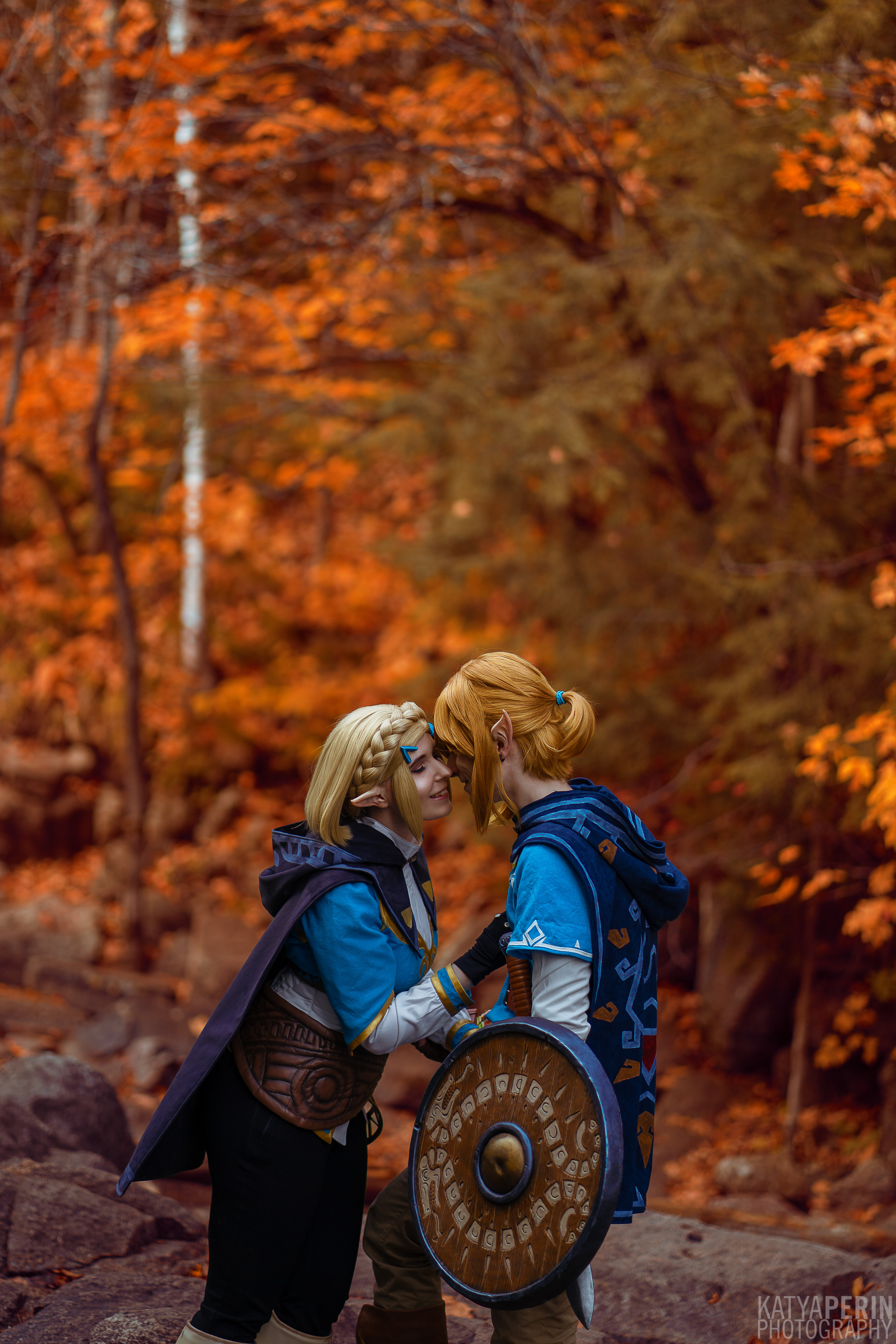 Autumn vibes! Link and Zelda cosplay by me and Sweetfox : r/botw