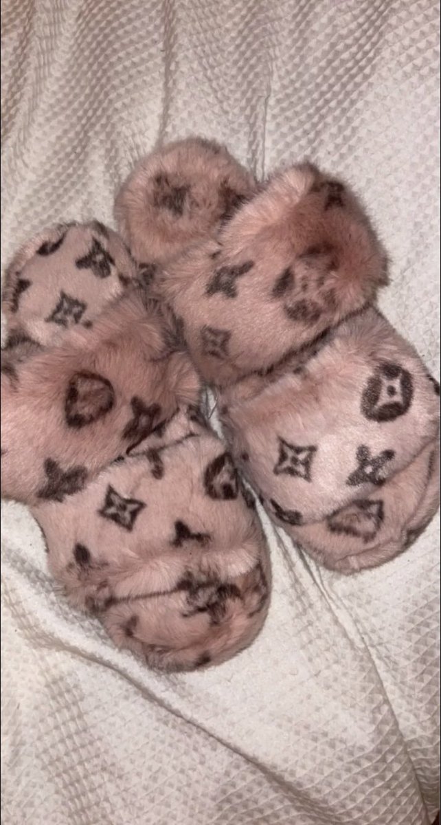 sashabandz's tweet photo. I saw these slippers and had to buy them they just came in look how cute they are! 😍🥰 https://t.co/3cvr8iyRqJ