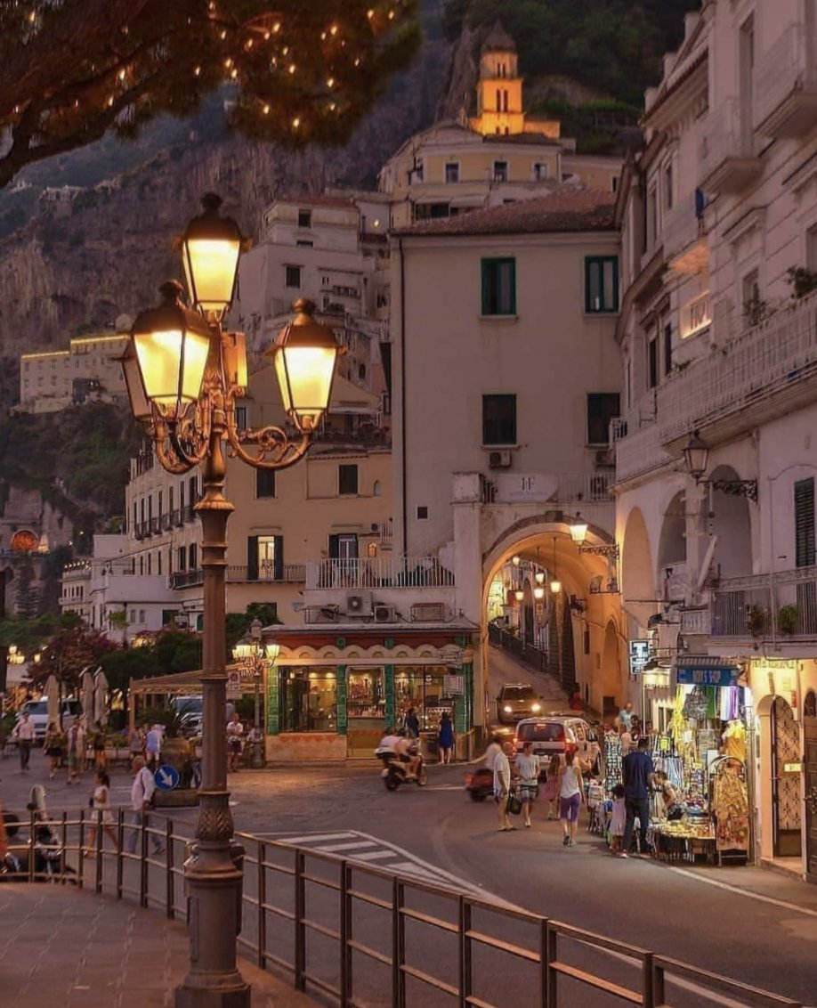 OfficialPLT's tweet photo. Amalfi Coast at night 💛 https://t.co/txrIl7RZrE
