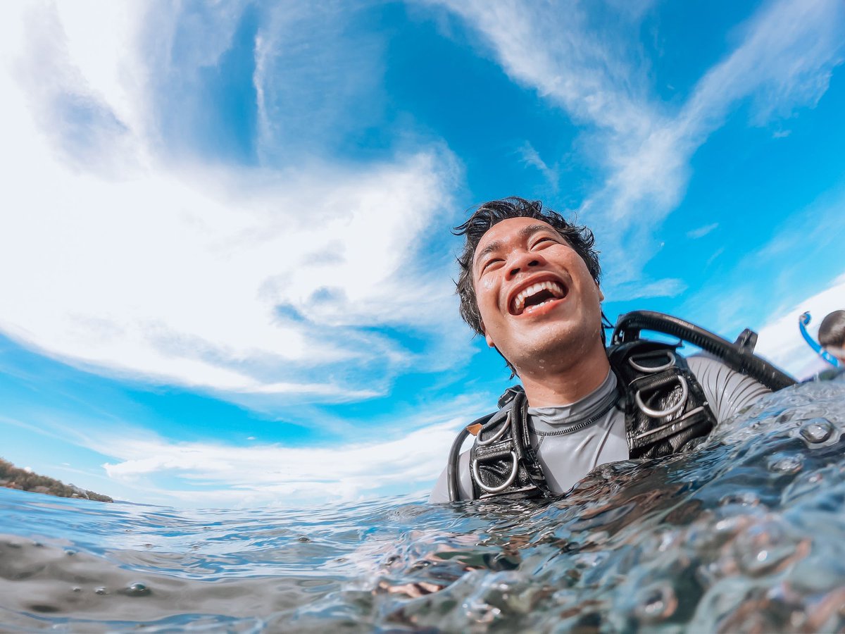 DANGlobalSafety's tweet image. That feeling you get when you know you’re a DAN Member! As a member, your dues support a 24/7 emergency medical assistance hotline for scuba divers across the world. You also gain access to the following benefits: