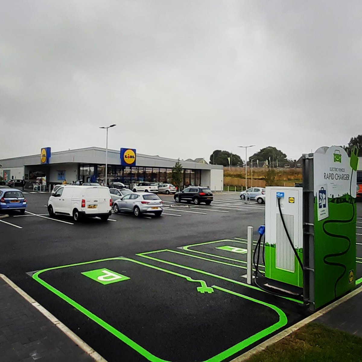 smrarchitects's tweet photo. #grandopening of @LidlGB #Eccleshill store, forming part of their £1.3Bn investment plans for 2021/2. #towncrier entertained the awaiting shoppers.
#teamwork
#stainforthconstruction & #mpconsulting
#architecture #design
#building #retail
#planning
#architects
#loveconstruction https://t.co/yOgQHqh7sL