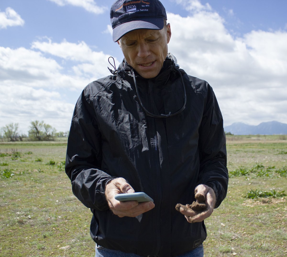Start your week with a practical discussion about principles of rangeland monitoring and adaptive management. Listen to LandPKS Global Lead Jeff Herrick talk with Tip Hudson, Professor of Rangeland &amp; Livestock Management, on the #ArtofRange podcast:
artofrange.com/episodes/aor-6…