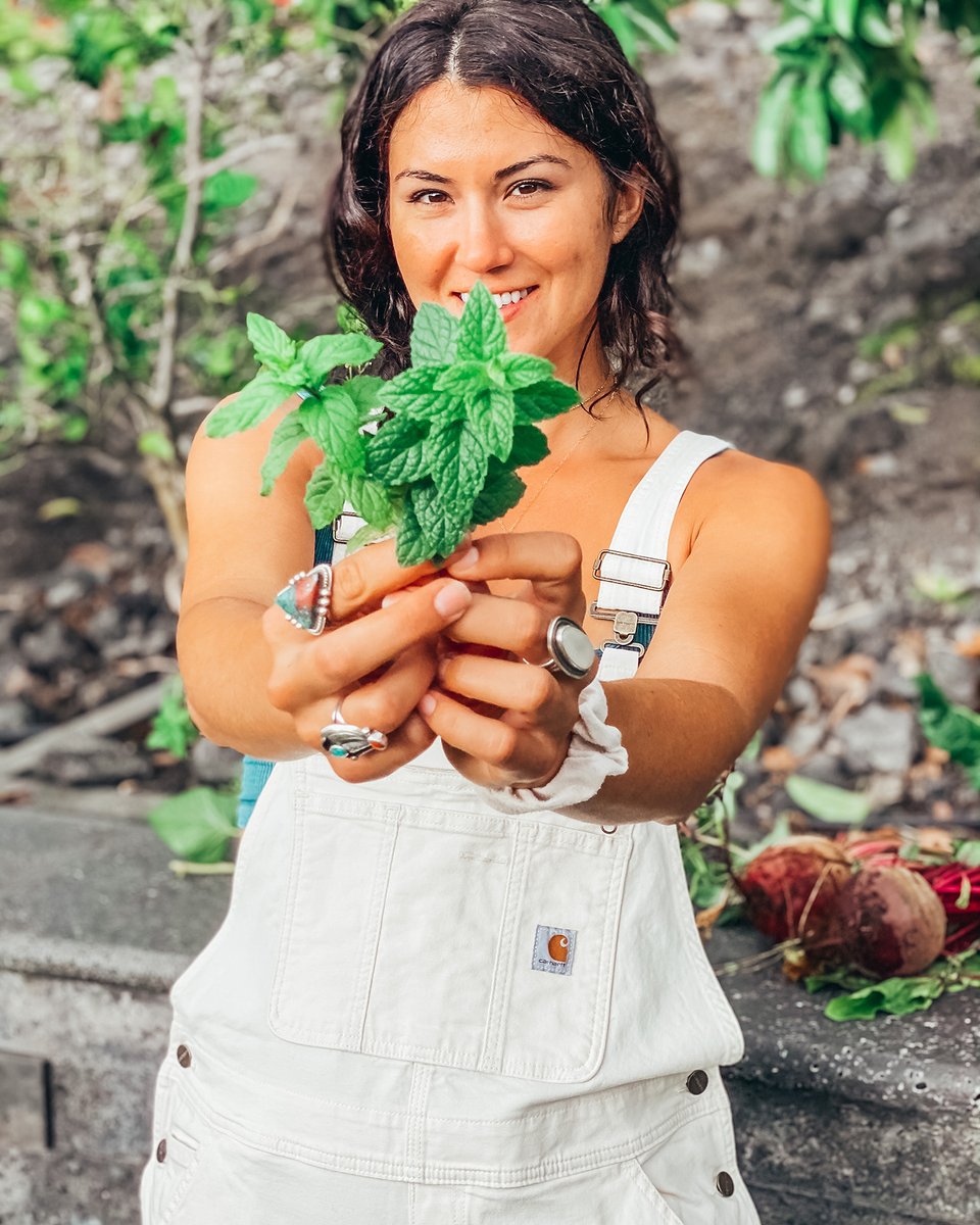 Carhartt's tweet photo. Kelly Yazdi is an outdoor enthusiast, stuntwoman, and member of the Polaris Empowersports Women's Council. Head to our IG stories today as she shares a first-hand look at the world-famous Wild Gypsy Tour: https://t.co/5WYqmbPLkz #FriendsofCarhartt #WomenWhoRide https://t.co/5p2stIMCUk