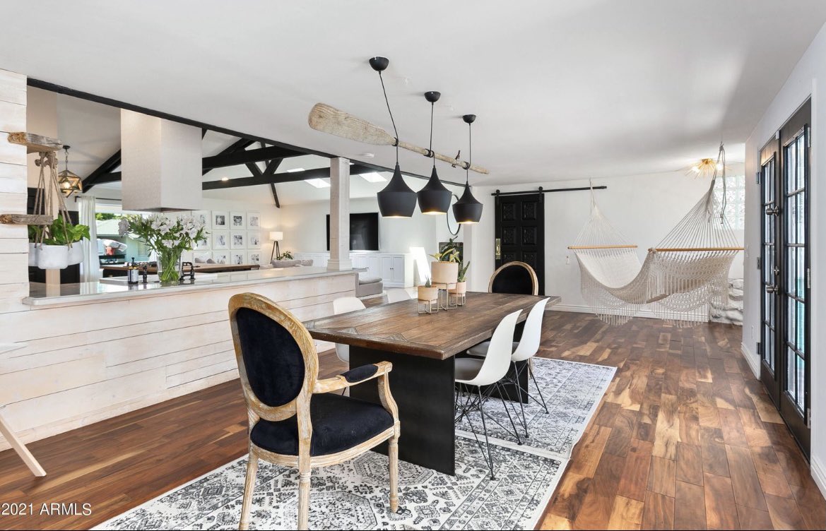 My current obsession is a black kitchen. 

This new listing in the Lower Arcadia neighborhood in Phoenix has my 🖤.

4 bedrooms/2.5 baths 2,400 sf
Asking price $799,000

Call or text for an in-person showing 480-861-6930

Listed by Launch Real Estate
