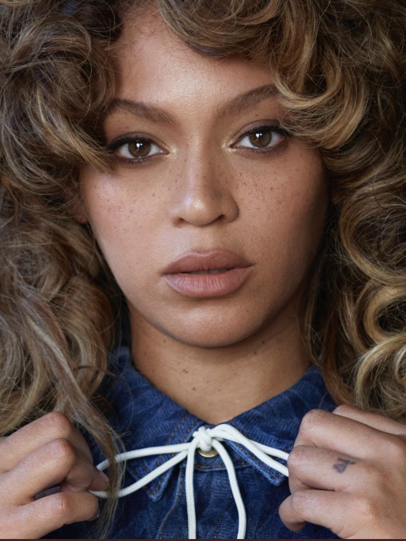 yonceir's tweet photo. Beyoncé serving face https://t.co/NA5ppauUPv
