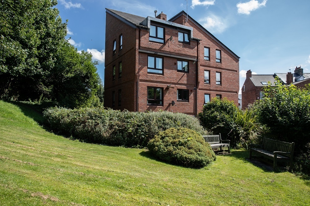 Today we welcomed @SimonClarkeMP to visit Thirteen’s Gresley Court scheme in Saltburn. 

Simon met with staff and residents to find out about the work we do to provide homes for older and vulnerable people.