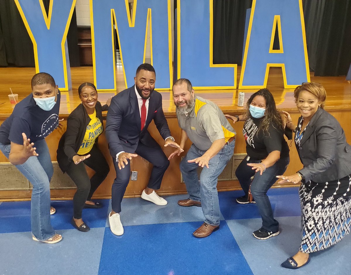 YMLA_Florence's tweet photo. What a pleasure to have Mr.Troy Kemp from Ron Clark Academy speak at our campus! "Reaching and Teaching Boys". Thank you 42B Community Grant! @AngieGaylord @elbates_tx
@nupeofkapsi85 @puentedisd @Mr_Verver @Weare1Brackens https://t.co/2DN2l3l1V1