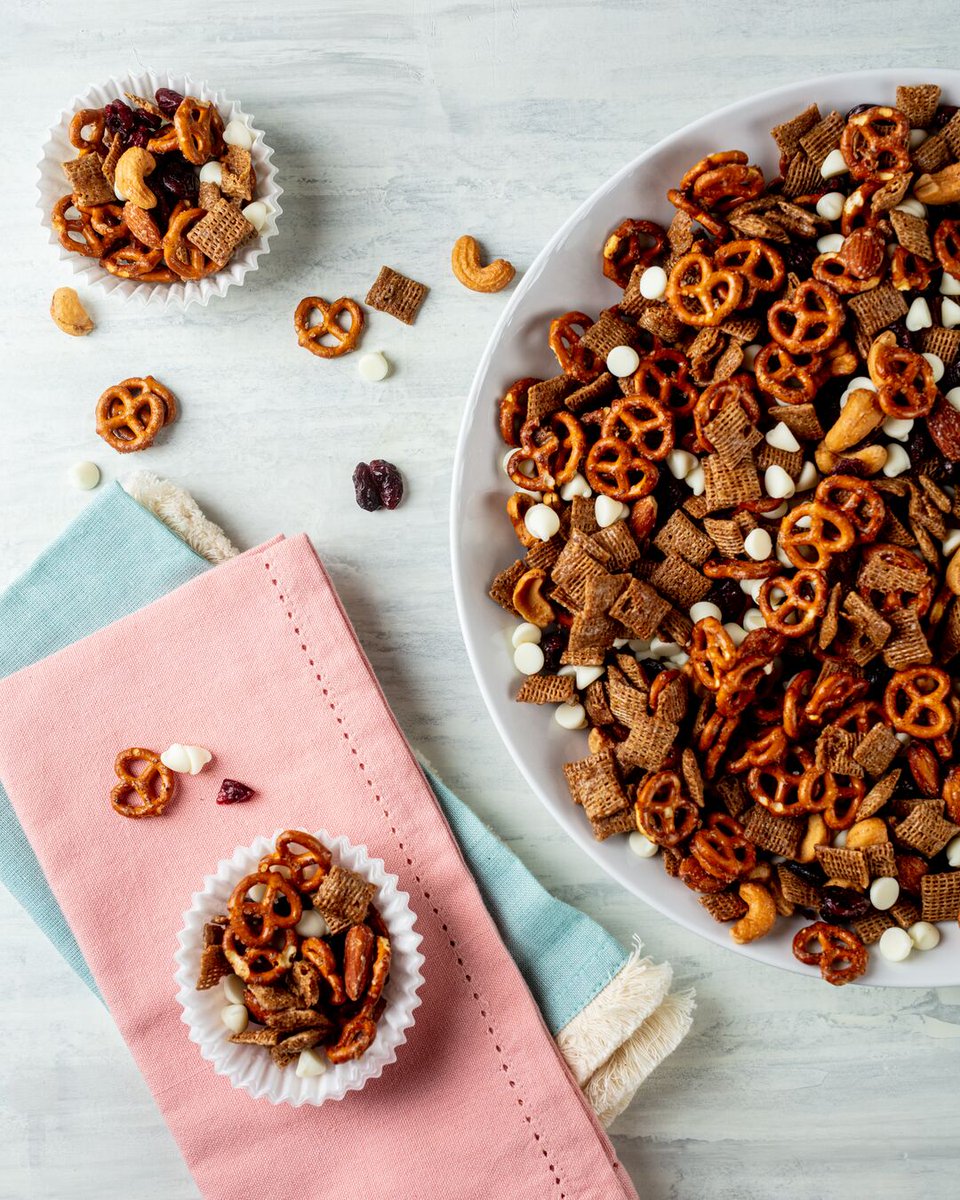 For the simplest of snacks, check out our Easy Trail Mix! It takes less than 15 minutes to whip up and is great to have on hand when you need a scoop of something sweet and salty to get you through the day. 

Recipe: chsugar.com/recipe/easy-tr…