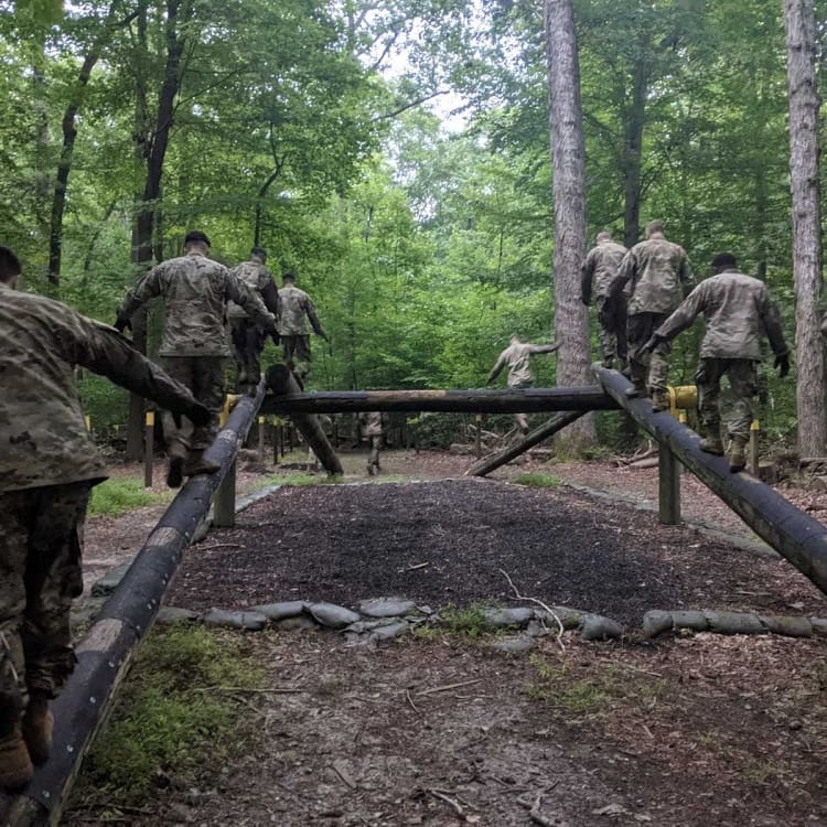 NCOAEustis's tweet photo. U.S. Army Soldiers attending the U.S. Army Aviation Center of Excellence Noncommissioned Officer Academy - Eustis use teamwork to navigate the obstacle course at Fort Eustis, Virginia, August 3, 2021.

#Thisismysquad #ForgedtoLead #USAACE https://t.co/4L8jIrHpe3