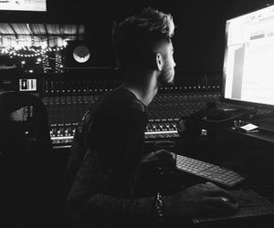 zaurenthinker's tweet photo. studio🎙 https://t.co/6pPuGO3pcq